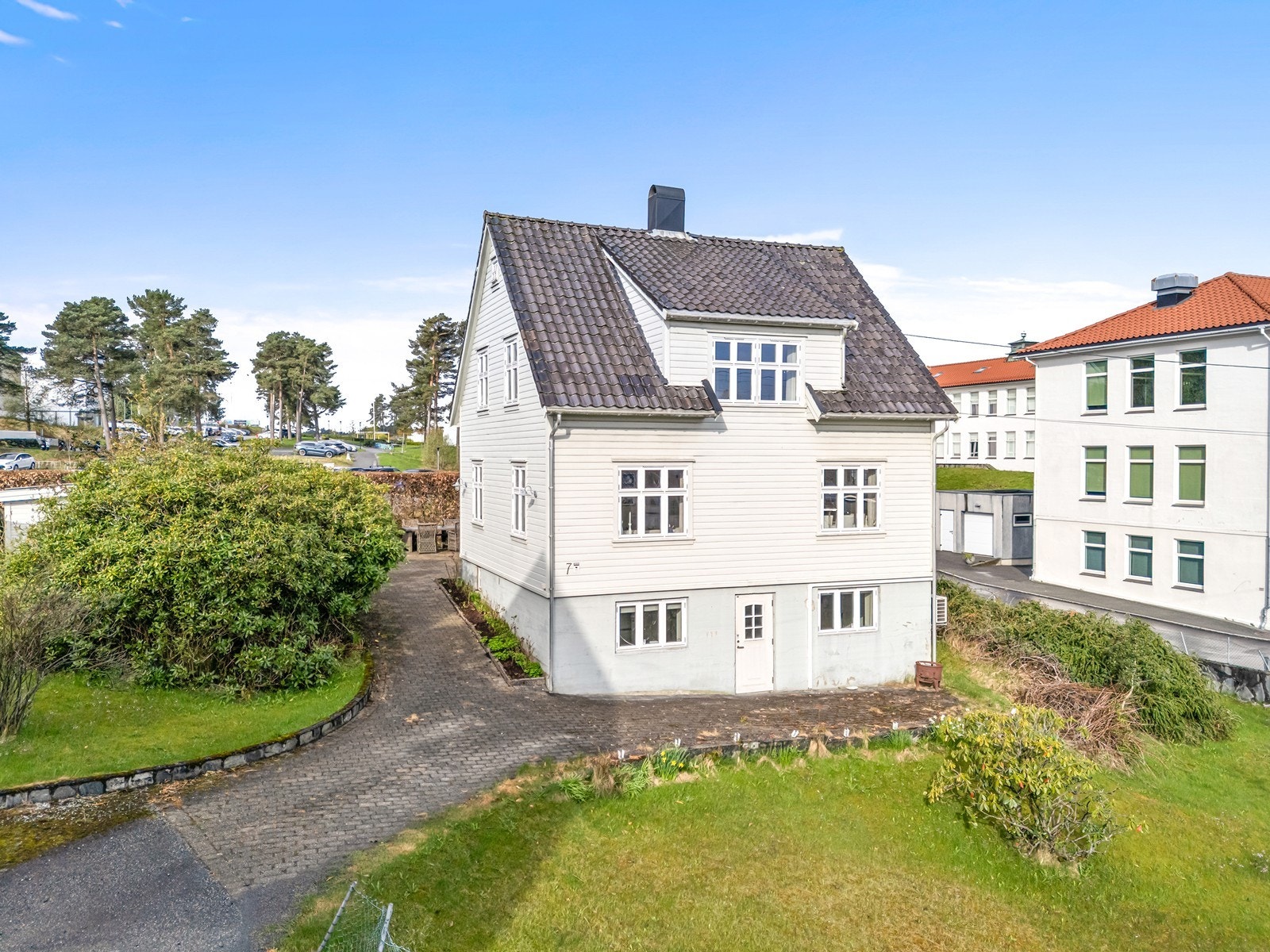 Ove Sagenes v/ Eiendomsmegler Norge har gleden av å presentere Saghaugen 7! Galleribilde
