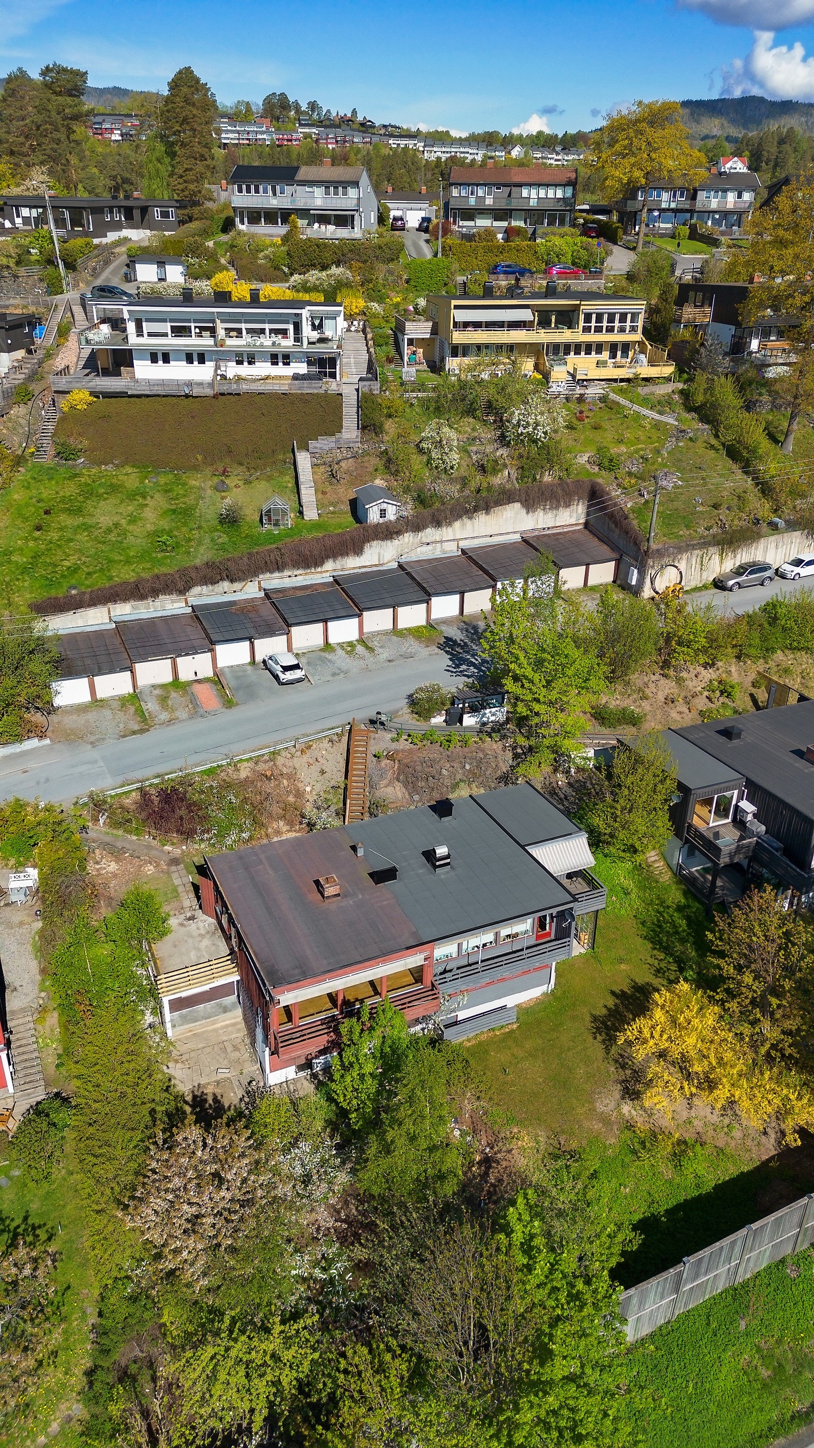 1 stk. garasjeplass rett bak boligen Galleribilde