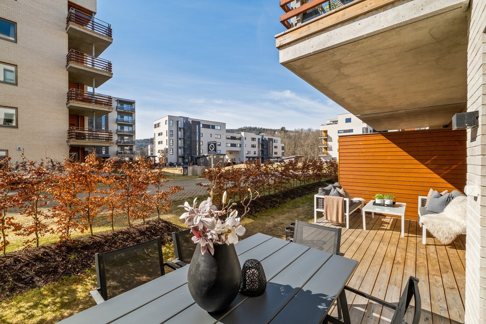 Gode møbleringsmuligheter med plass til loungegruppe og grill. Galleribilde