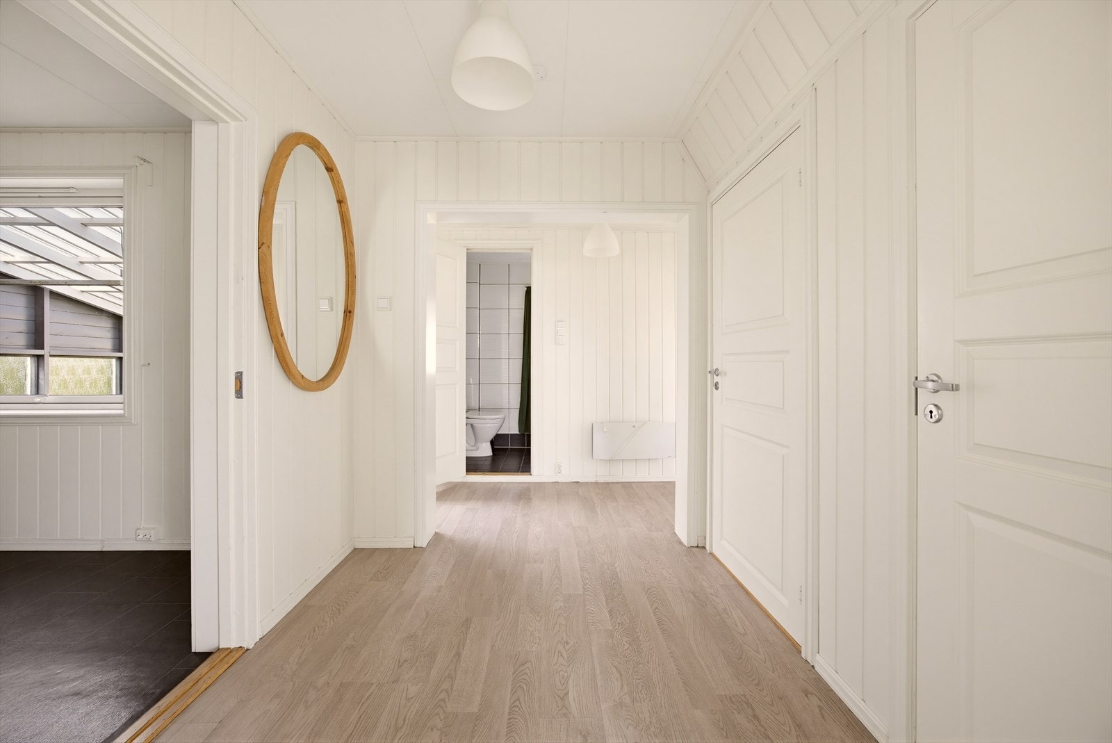 Hele første etasje (Enhet 1A) ble oppusset i 2016. Galleribilde