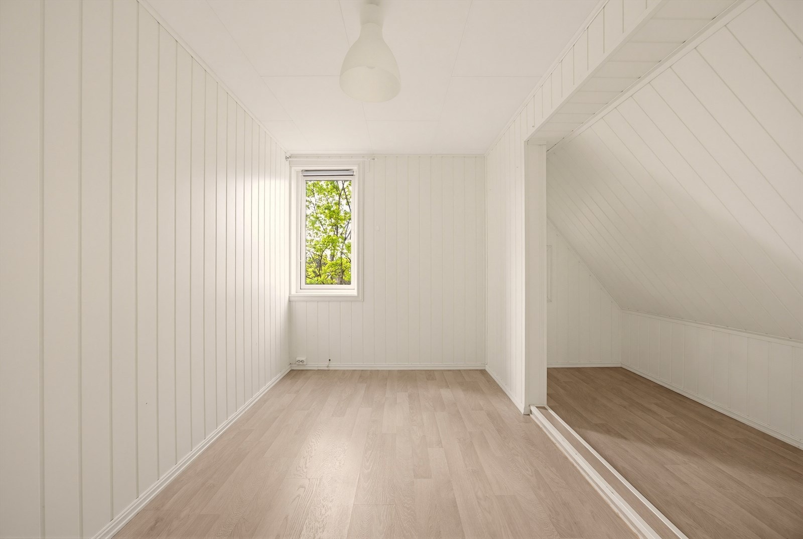 Rommene har en funksjonell planløsning og en lys og trivelig atmosfære. Galleribilde