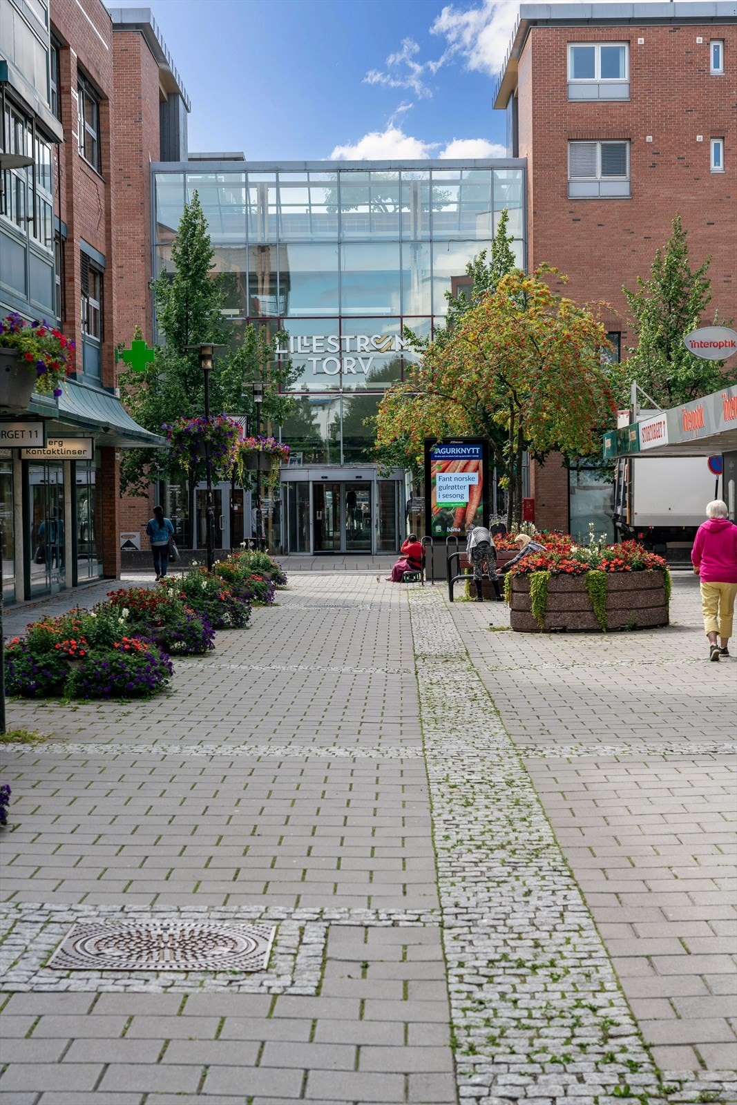 Fra boligen er det kort vei til Lillestrøm Torv og sentrumsgatene med et rikt utvalg av butikker og serveringssteder. Galleribilde