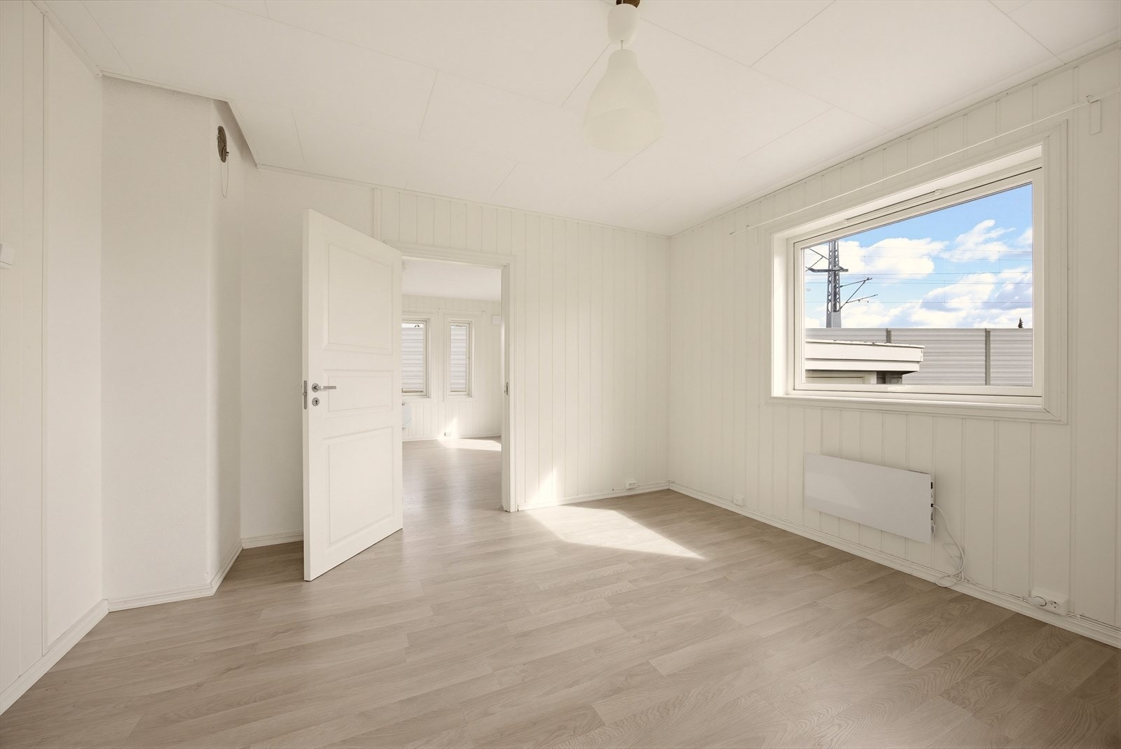 Soverom - Enhet 1A - Soverommet holder samme gjennomførte stil som stuen, med en lun og harmonisk atmosfære. Galleribilde
