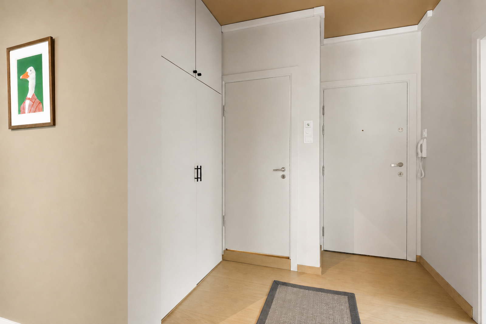 Entrè/ gang med garderobe. Galleribilde