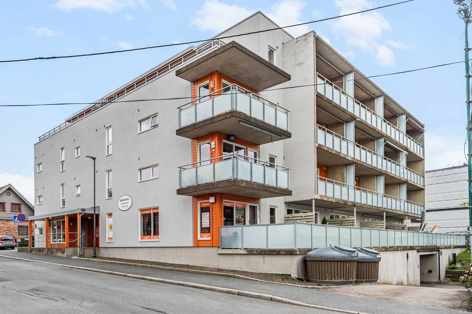 Leiligheten ligger i 3. etasje i blokken med heisadkomst. Galleribilde