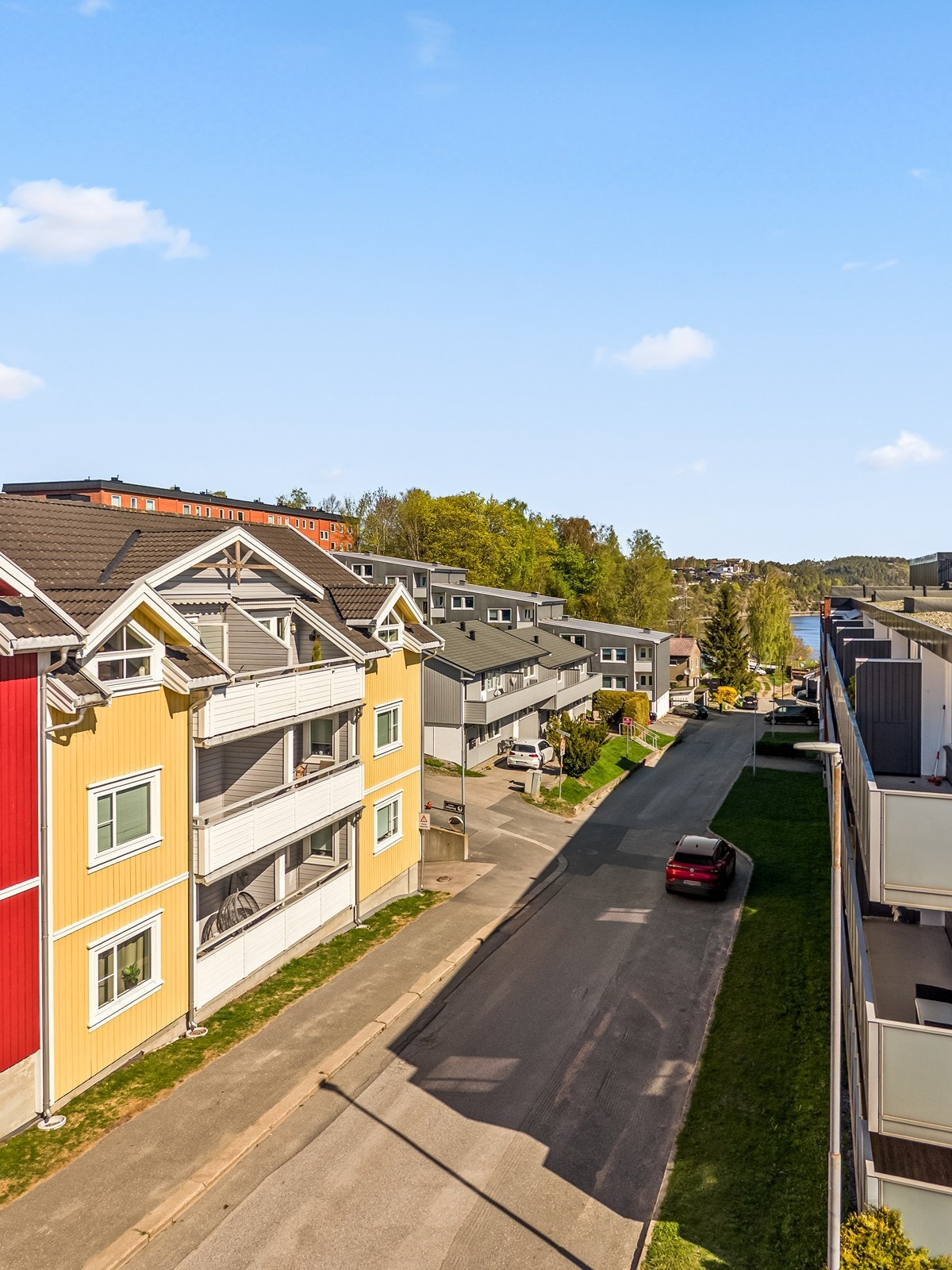 Felles opparbeidet tomt gir et ryddig og praktisk nærområde. Galleribilde