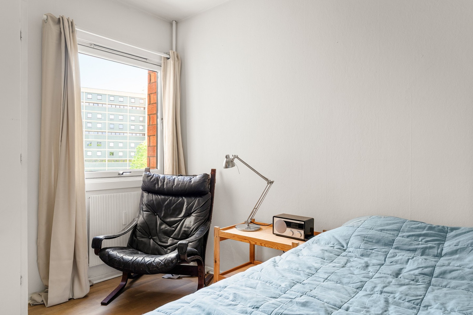 Hovedsoverom med god plass til dobbeltseng. Galleribilde