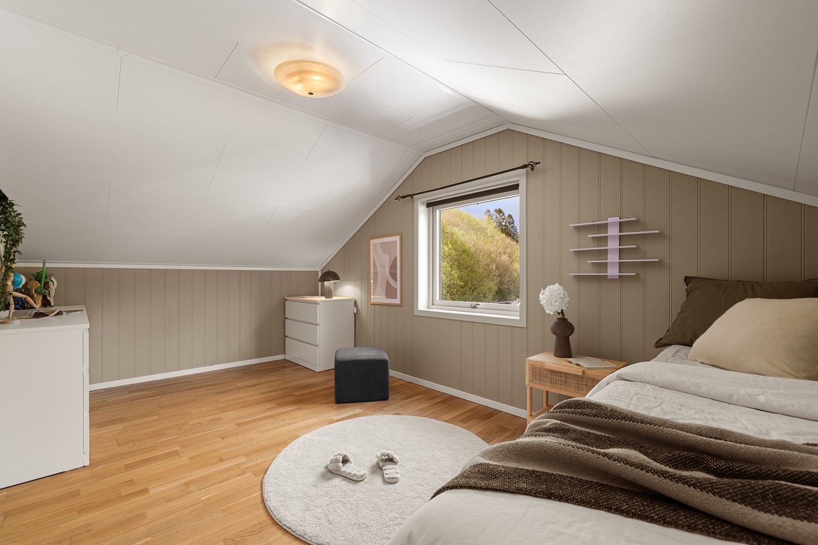 - Rom på loft, ikke godkjent for varig opphold - Galleribilde
