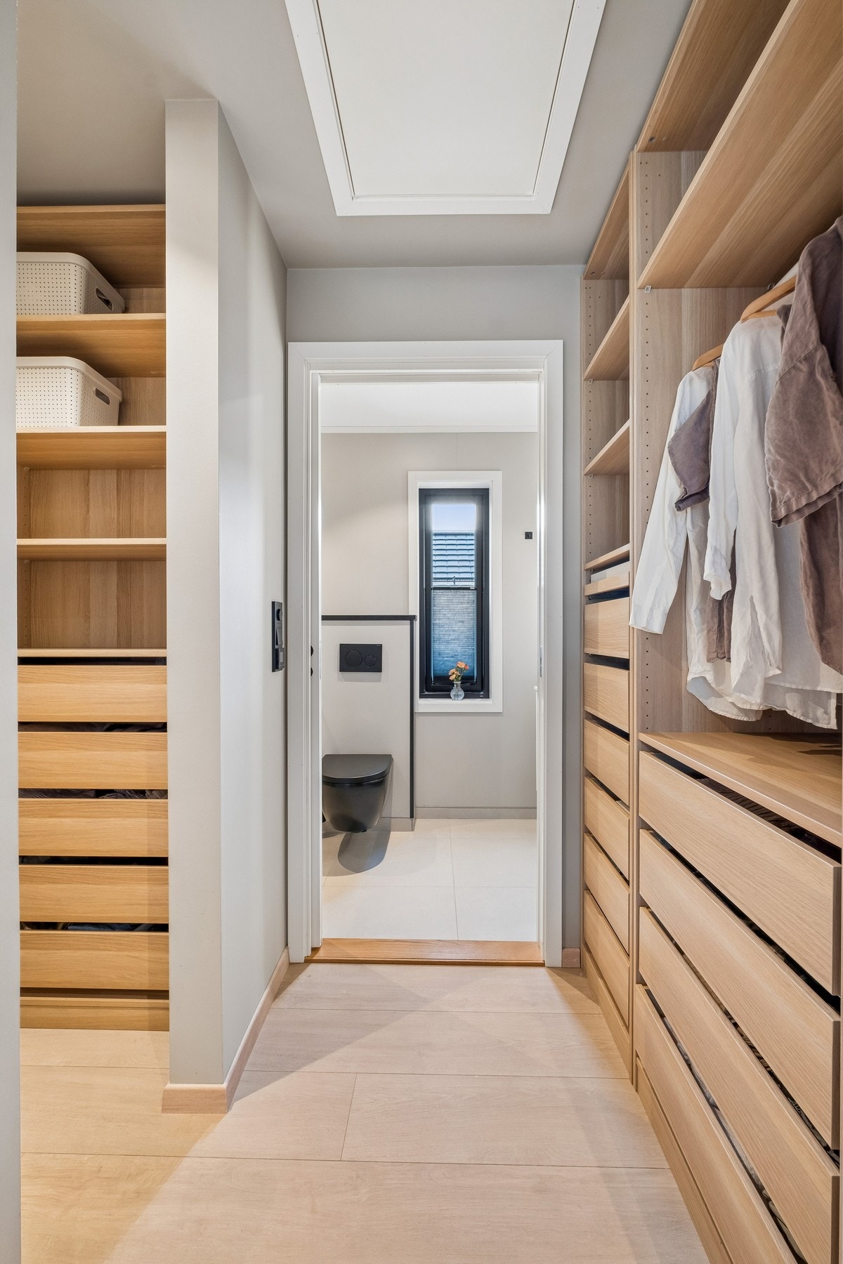 Walk-in garderobe. Galleribilde