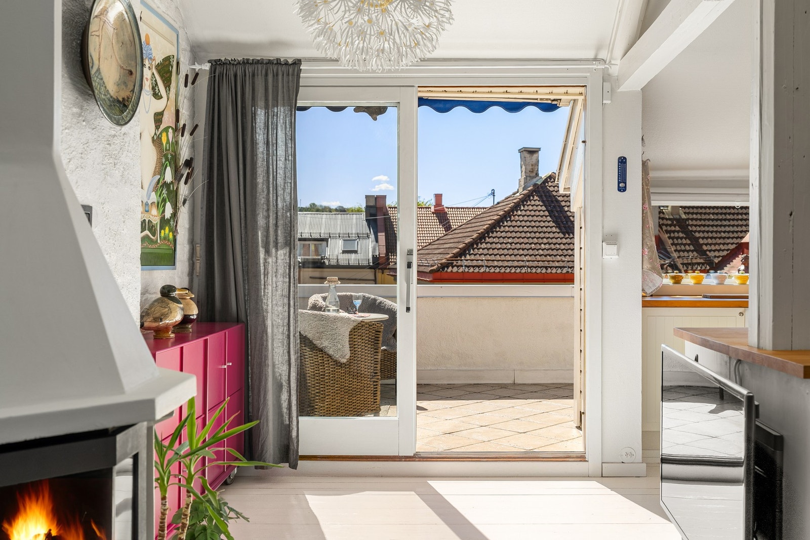Utgang til solrik privat takterrasse. Galleribilde