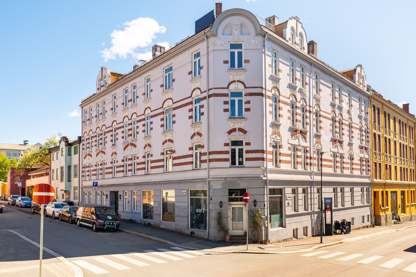 Flott, klassisk bygård på Kampen, kjent for sitt levende nabolag med en god blanding av historie, kultur og moderne byliv og sjarmerende trehusbebyggelse. Galleribilde