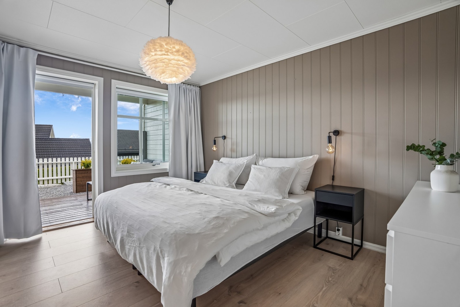Hovedsoverom med utgang til terrasse Galleribilde