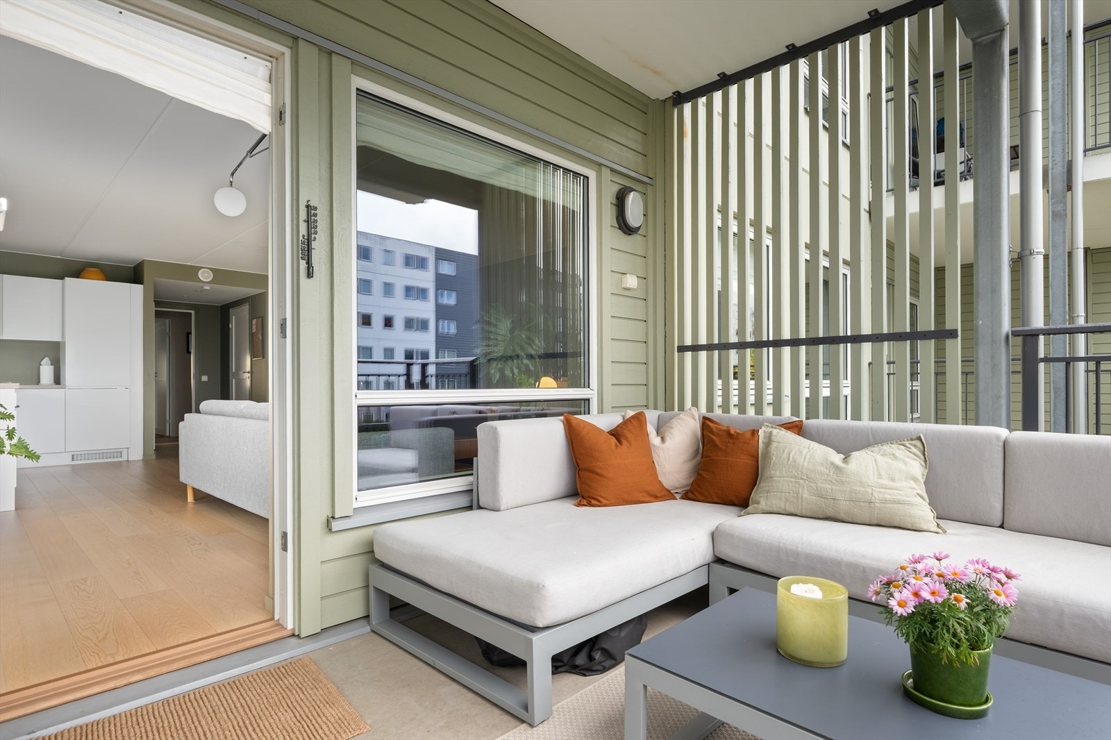 Uteplassen er på hele 18 m²! Galleribilde