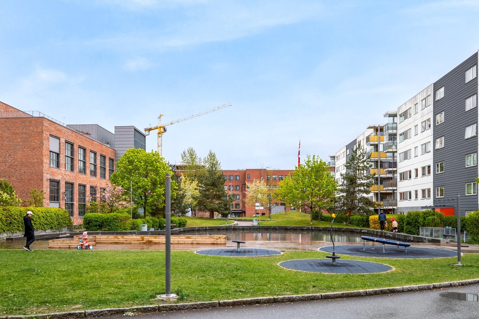 I tillegg er det etablert lekeapparater for de minste... Galleribilde