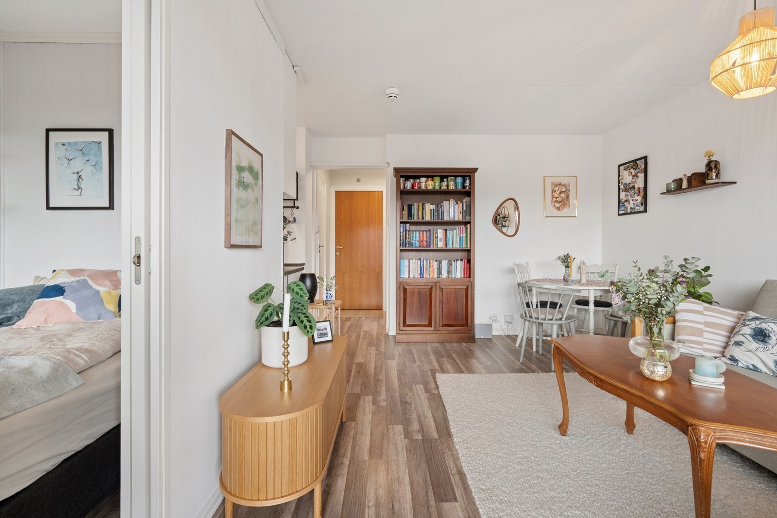 Stuens planløsning åpner for en naturlig soneinndeling med flere innredningsmuligheter. Galleribilde