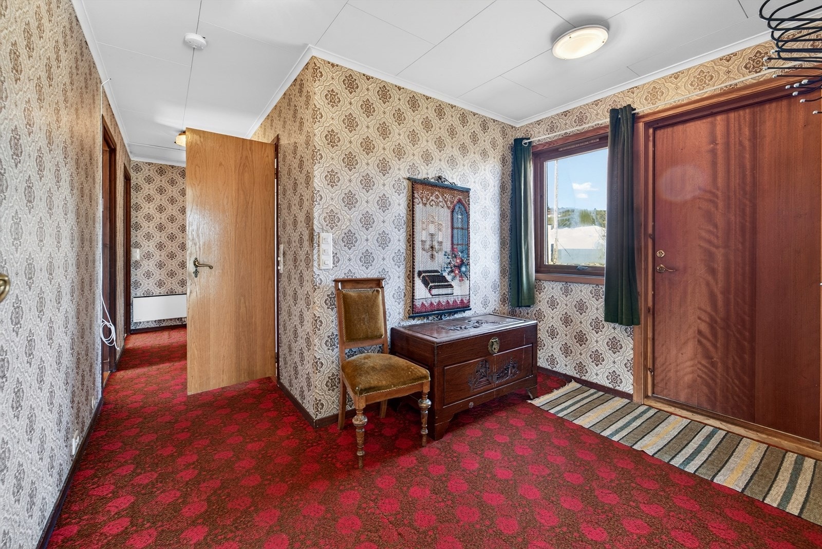 Det er etablert inngangsparti til boligens 1. etasje på baksiden av boligen. Galleribilde