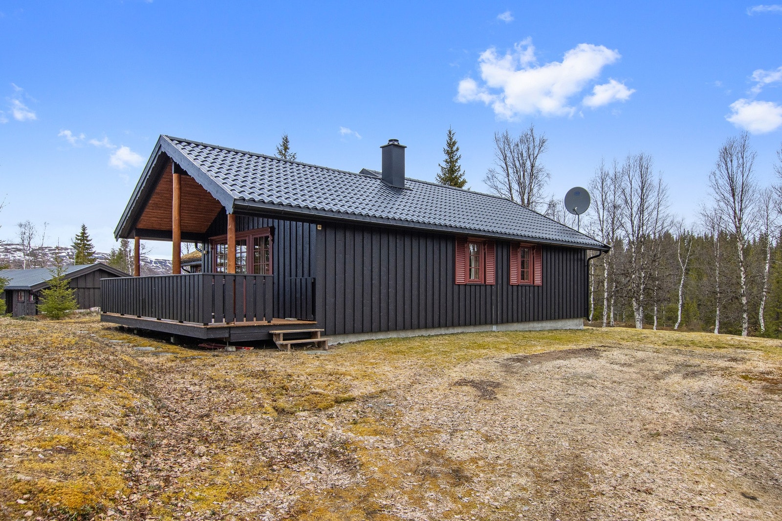 Romslig gårdsplass. Galleribilde