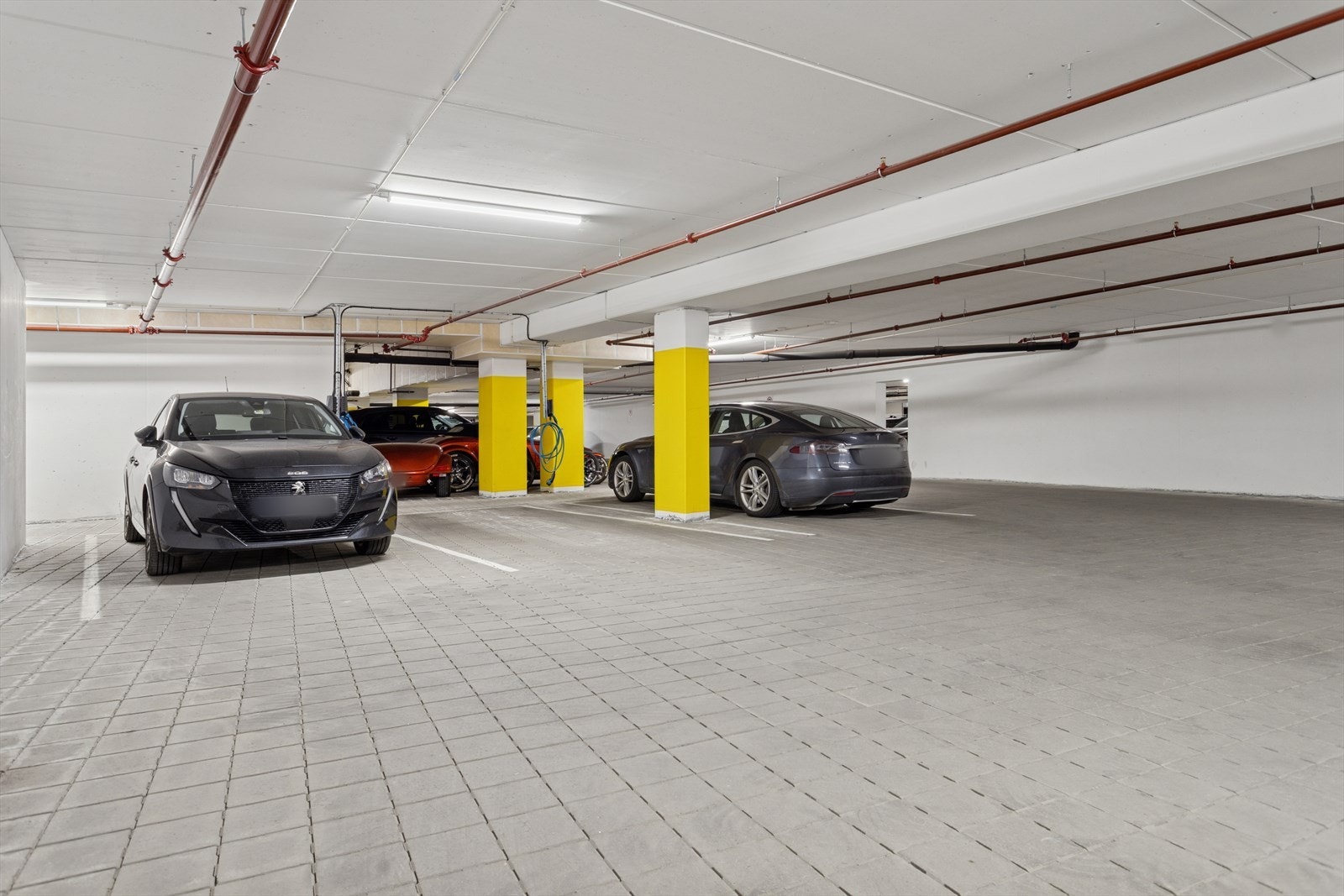 Det medfølger én parkeringsplass med egen elbillader i oppvarmet parkeringskjeller. Galleribilde