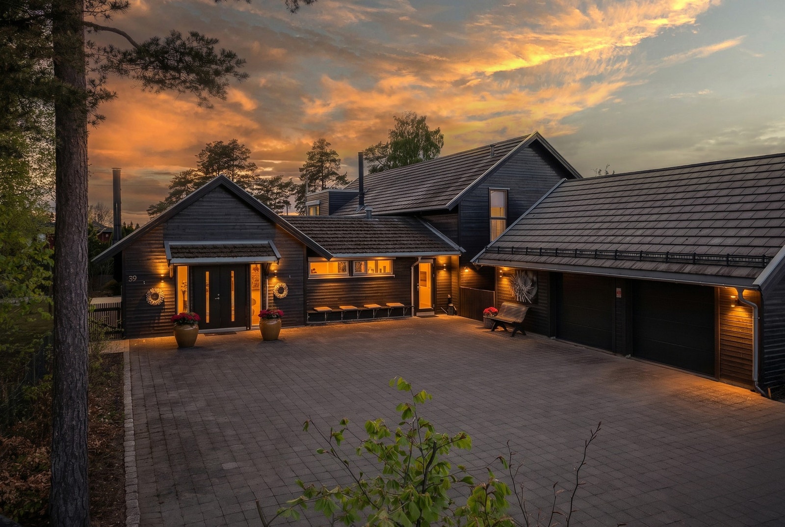 Velkommen til Toresmyr 39 og "Villa Atrium", presentert av Anders Rønvik Pettersen i Tinholt Eiendomsmegling! Galleribilde