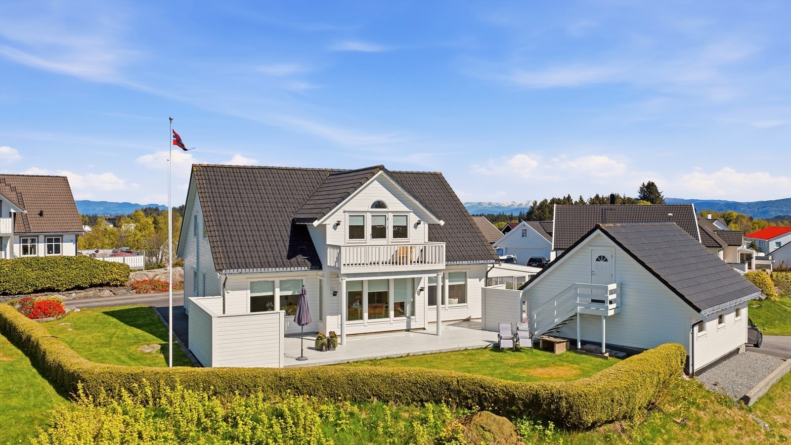 Eiendomsmegler Norge v/lokalmegler Elida Waage kan med stolthet presentere Skulehusbrekka 10! Galleribilde