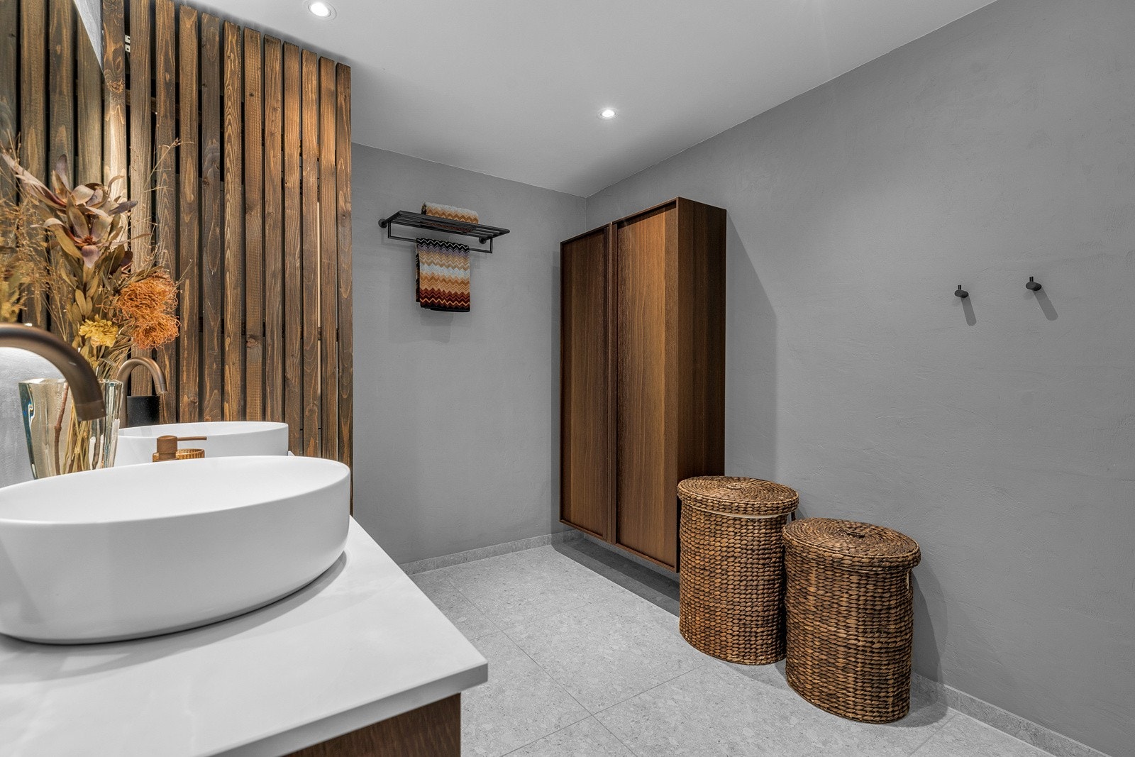Badet ble oppgradert i 2023 og ble utvidet som tilvalg under etablering av leiligheten av forrige eier. Galleribilde