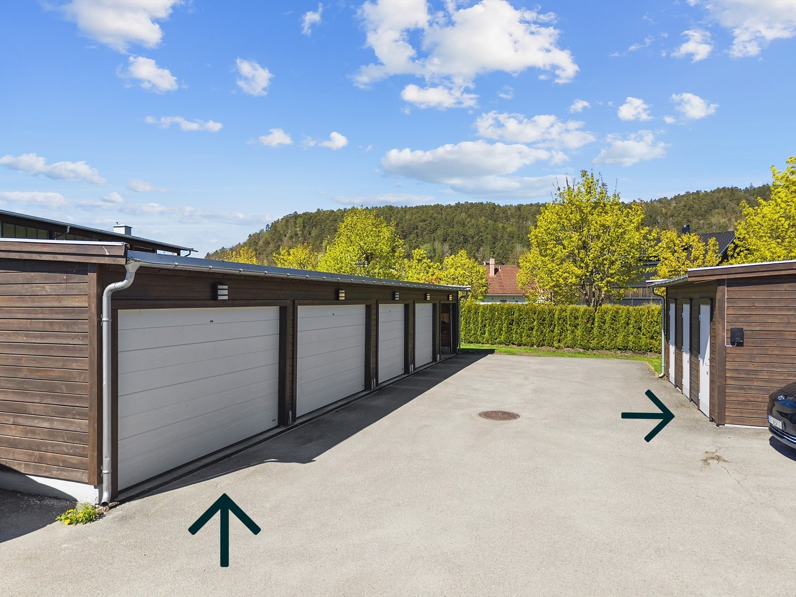 Egen garasje med el-billader og utebod Galleribilde