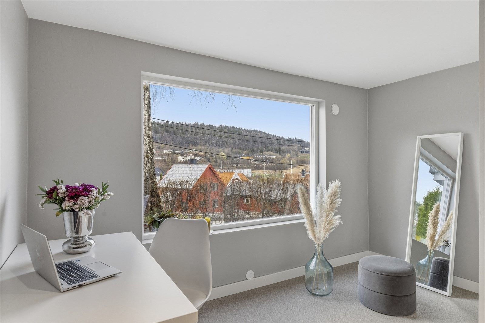 I underetasjen finnes et fleksibelt areal som i dag brukes som kontor. Galleribilde