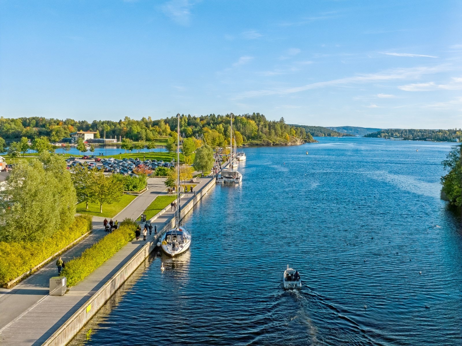 Fra Sandvika Storsenter kan du nyte veien som tar deg til Kadettangen og Kalvøya Galleribilde