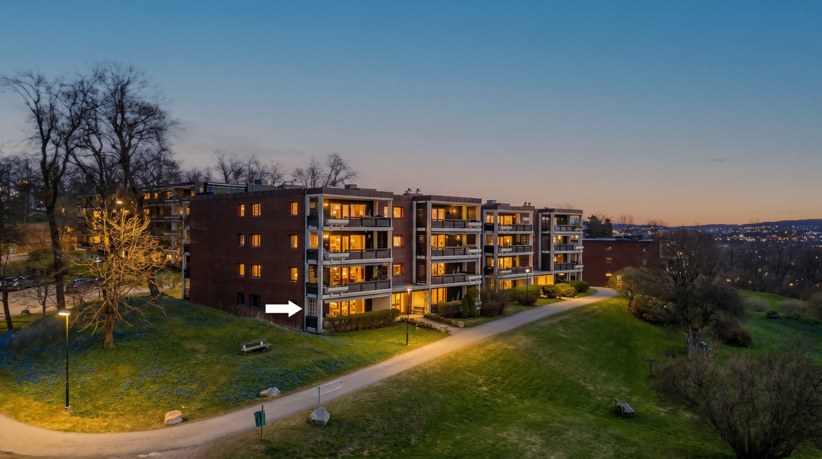Flott stemning på kveldstid. Galleribilde