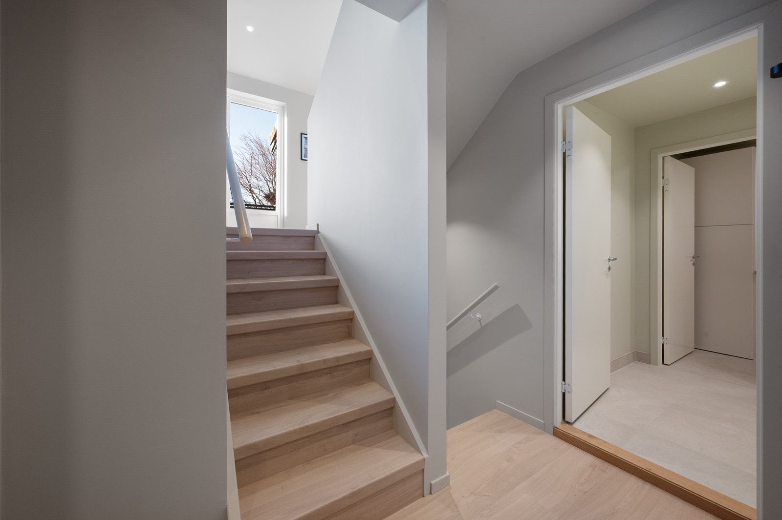 På boligens andre plan finner vi badene, vaskerom samt en bod. Galleribilde