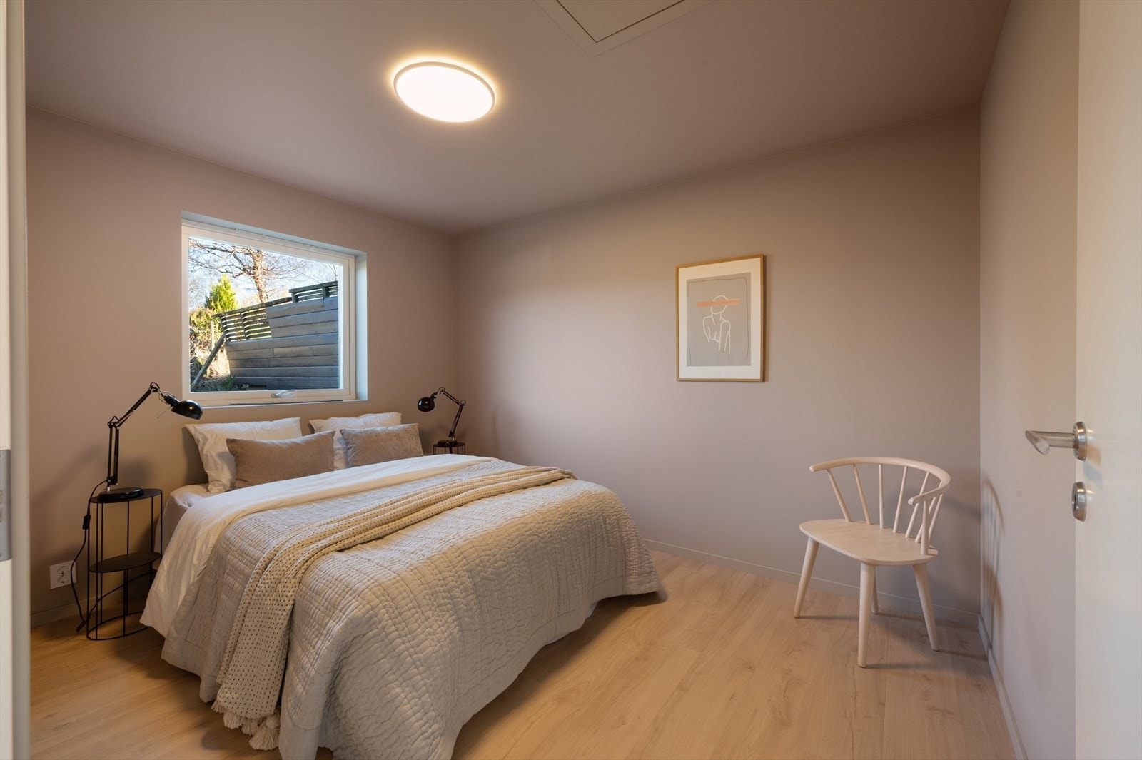 Rommet måler 9,92 m². Galleribilde