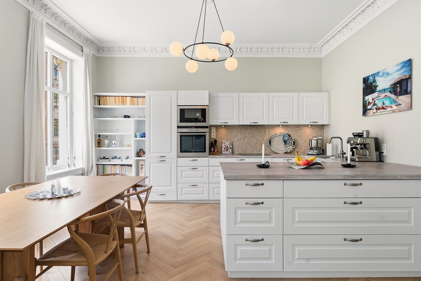 Her er det nok av plass til å samle hele familien til et godt måltid. Galleribilde