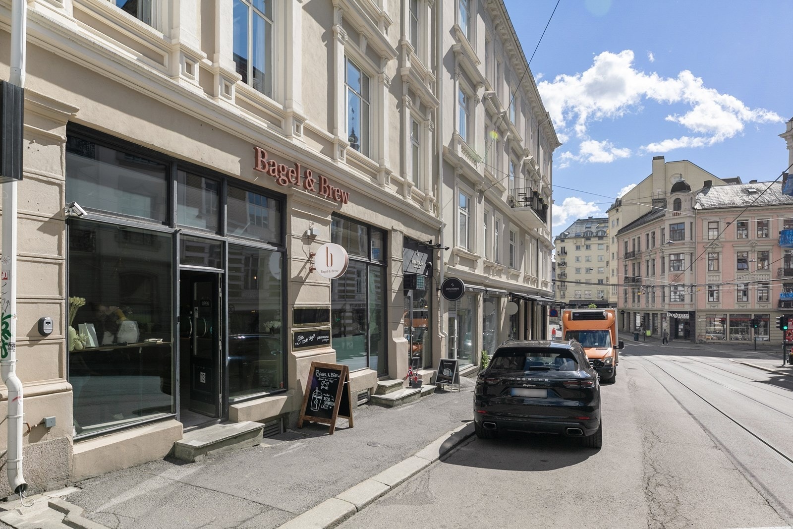 Leiligheten har en attraktiv og sentral beliggenhet på Frogner, i et av Oslos mest ettertraktede og veletablerte boligområder. Galleribilde