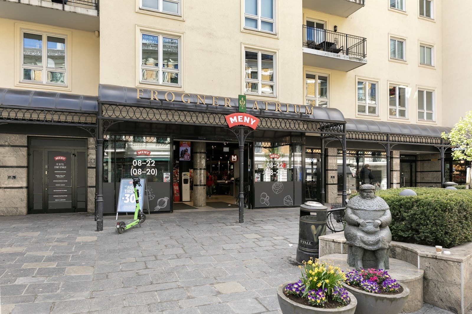 Området byr på et bredt utvalg av hyggelige fortauskafeer, kaffebarer, spesialforretninger og dagligvarebutikker. Galleribilde