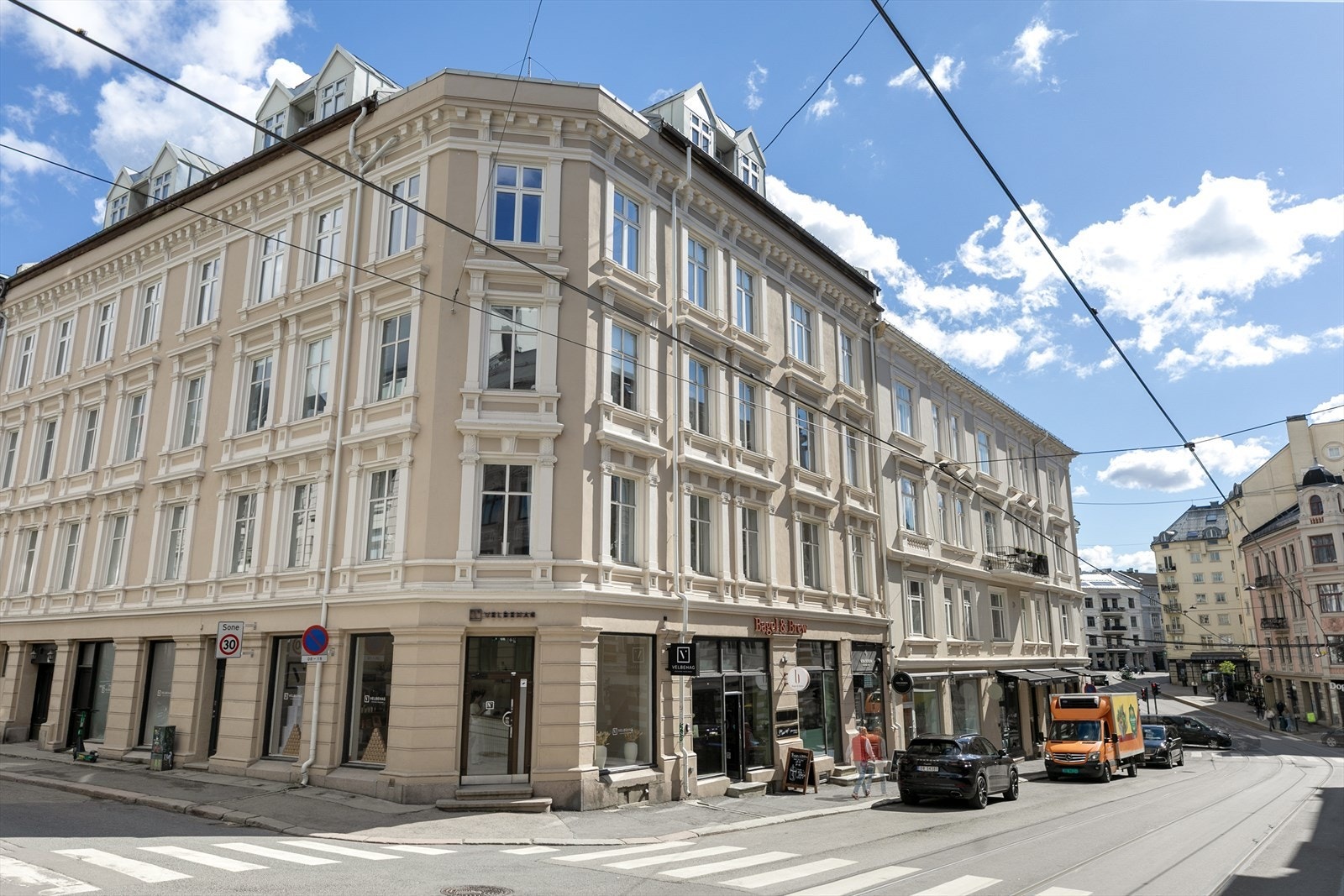 Her bor du med umiddelbar nærhet til Solli Plass, Sommerrokvartalet og alt byen har å by på av servicetilbud, restauranter, kaféer og kulturtilbud. Galleribilde