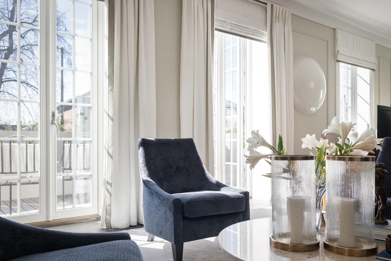 Fra stuen er det direkte utgang til veranda på 12 kvm - solen treffer terrassen store deler av dagen. Galleribilde