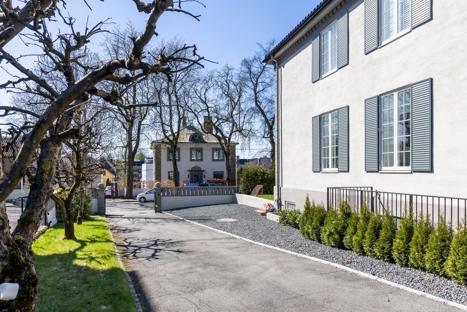Privat innkjørsel. Galleribilde