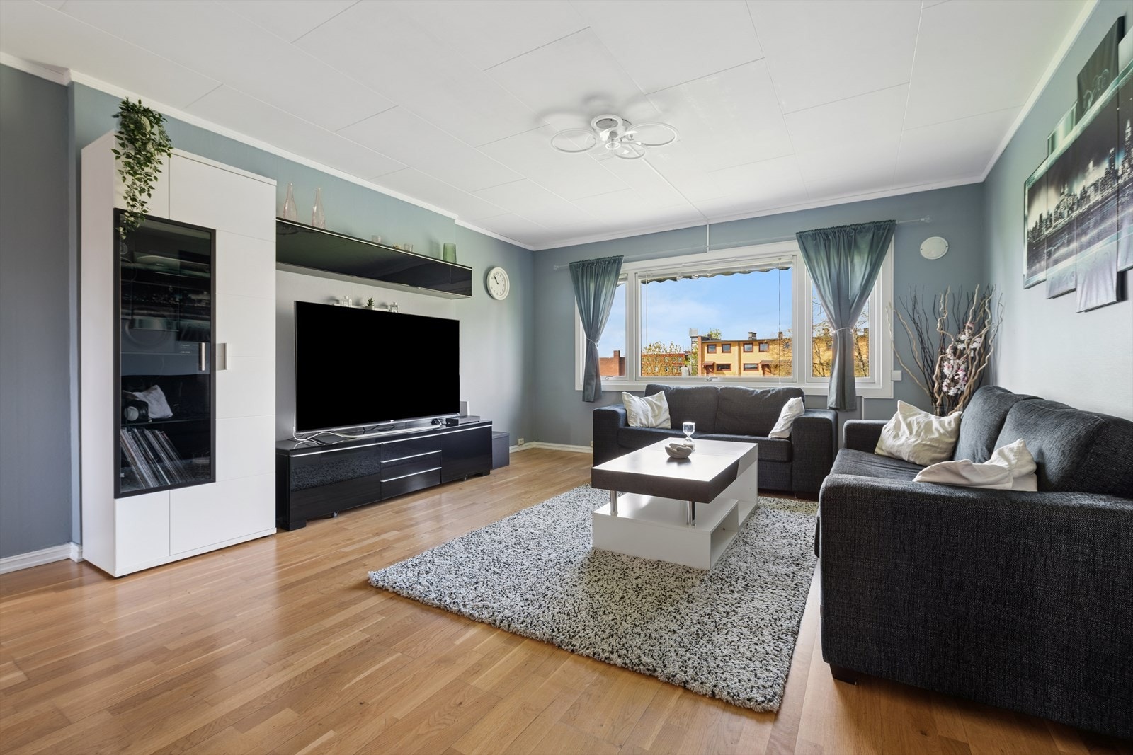 Dette er en innholdsrik leilighet med en fleksibel planløsning som egner seg godt for både familier og par med behov for god plass. Galleribilde
