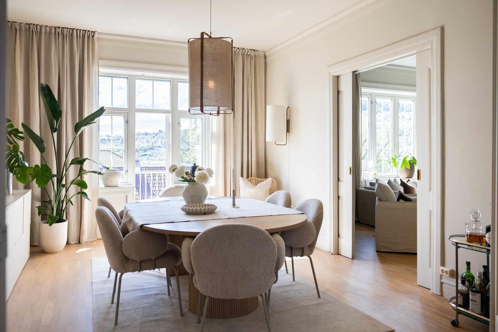 Leiligheten varmes opp elektrisk og med behagelig vedfyring. I 2011 ble det gjennomført renovering av blant annet el-anlegget, ventilasjonssystemet, alle vinduer, etterisolering av tak, vegger og gulv. Galleribilde