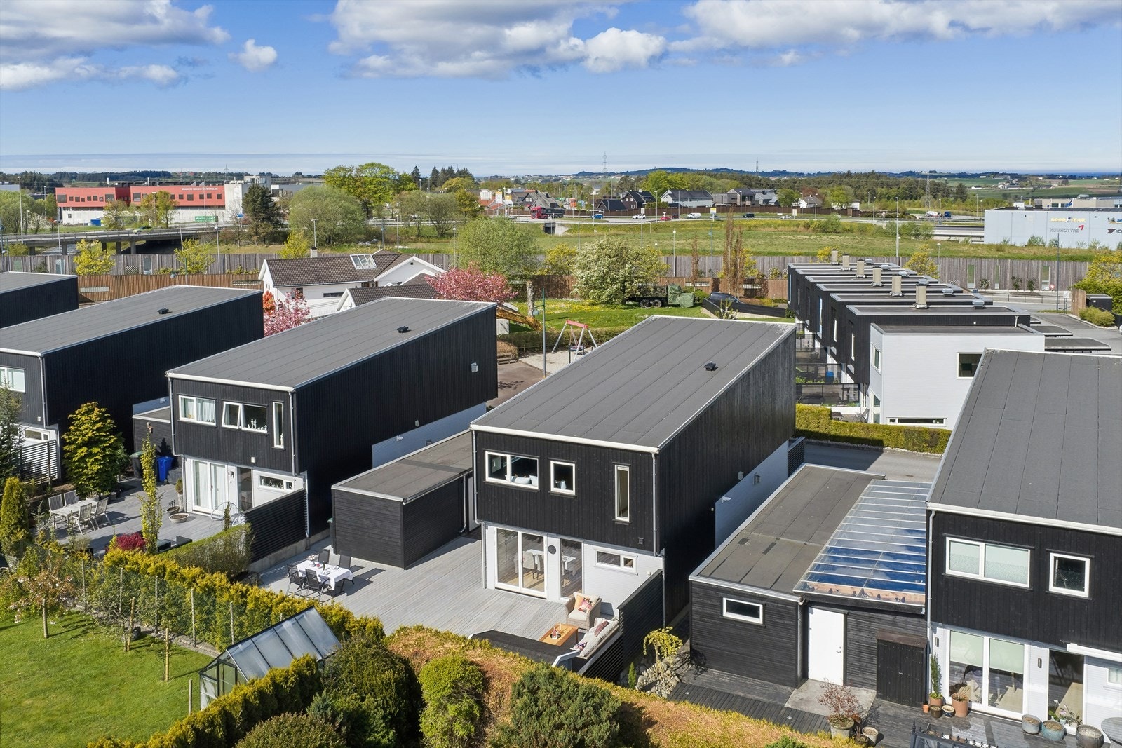 Beliggenheten på Smeaheia er svært familievennlig, med flere lekeplasser og trygge omgivelser. Galleribilde
