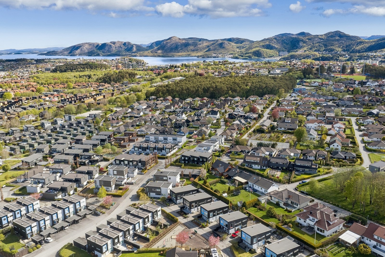 Sentral beliggenhet med enkel tilgang til Sandnes, Stavanger og Forus via E39. Galleribilde