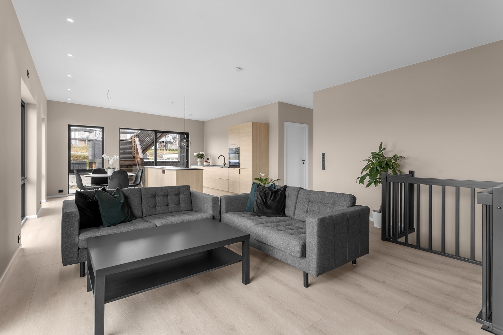 God plass til å innrede med både spisegruppe og sofagruppe. Galleribilde