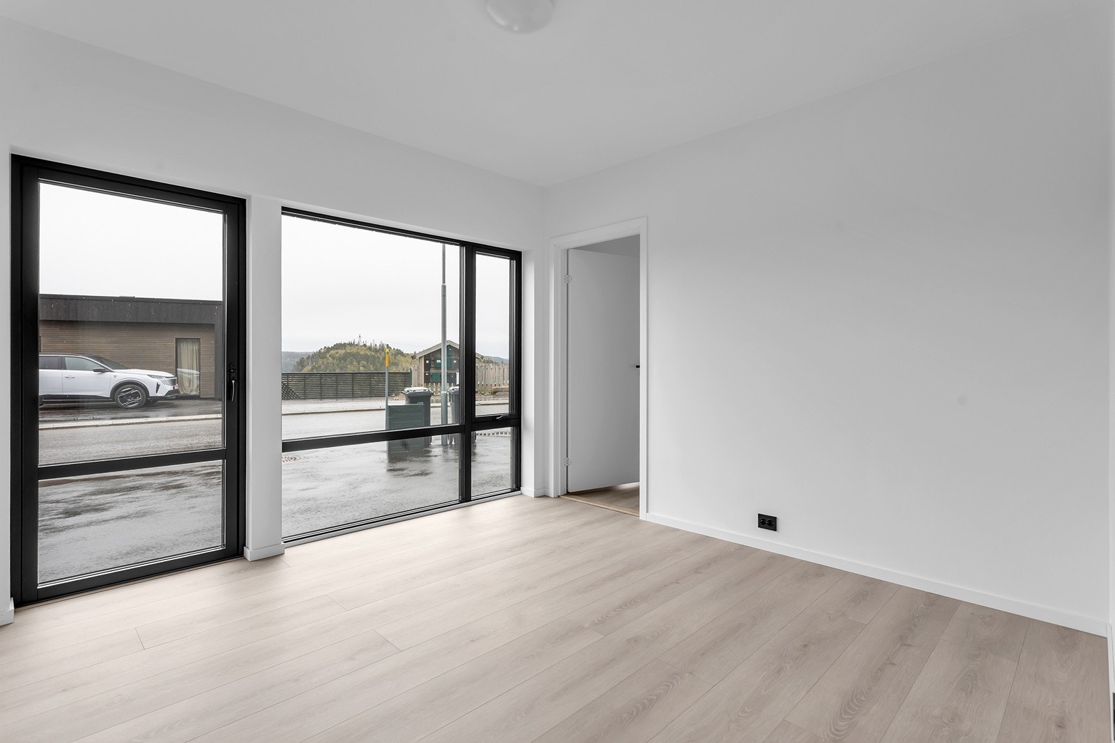 Plass til å innrede med både spisegruppe og sofagruppe. Galleribilde