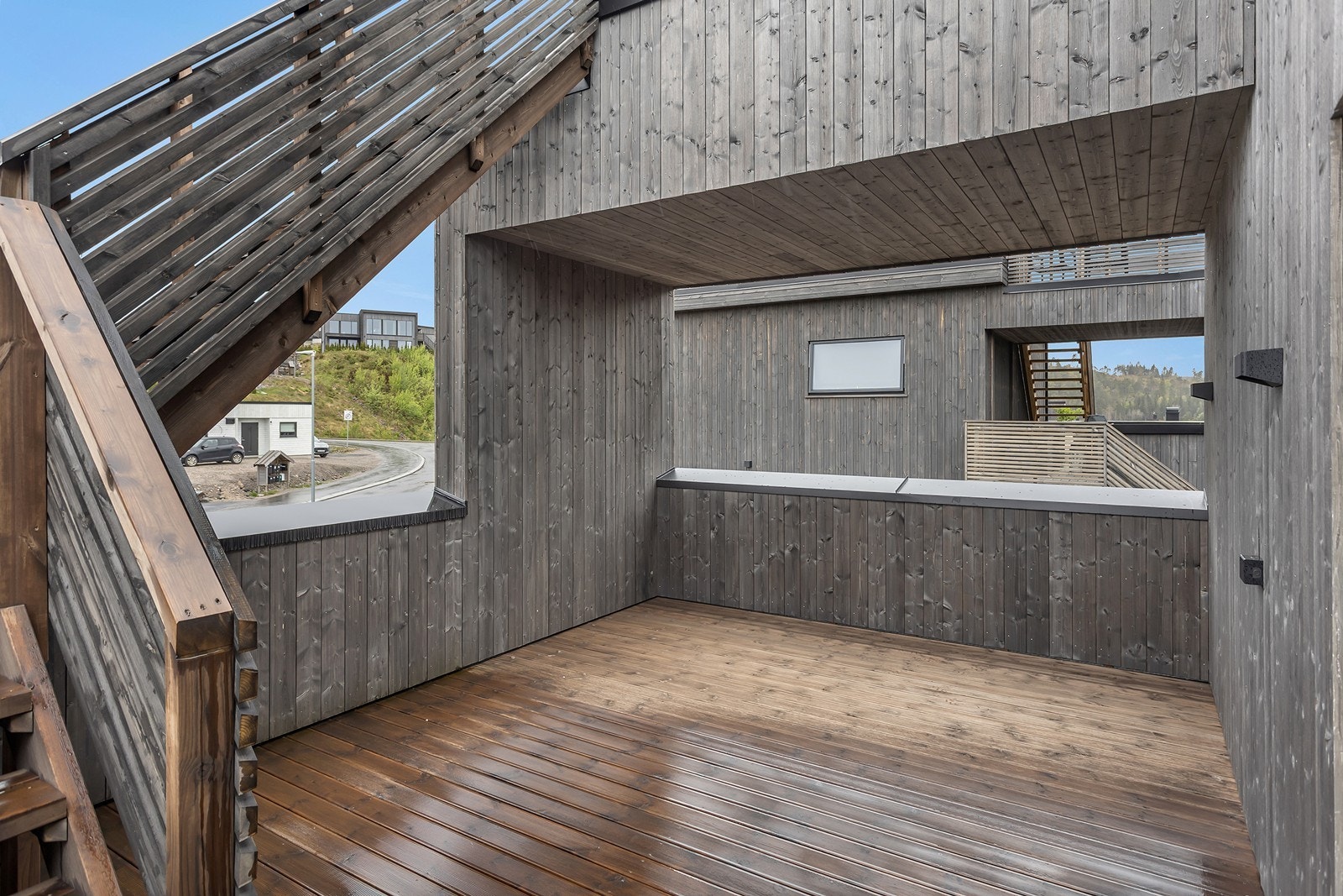 Delvis overbygd terrasse på ca. 22m². Galleribilde