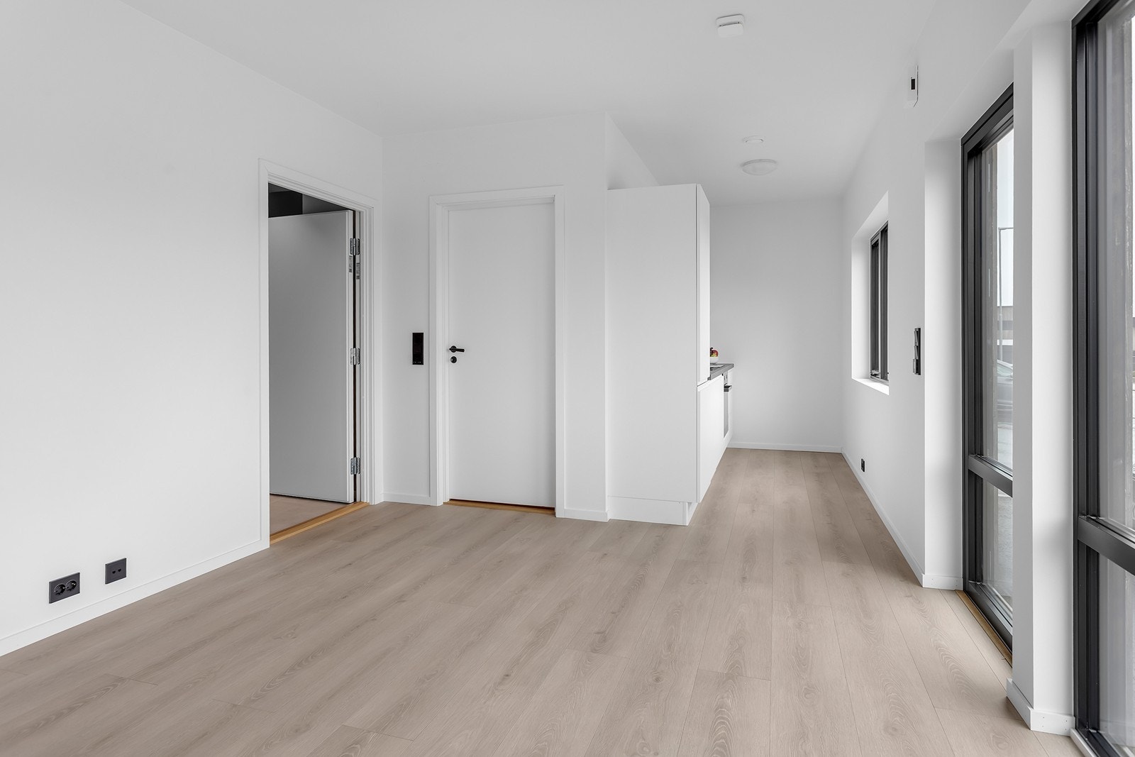Praktikantdel på ca. 34 m². Åpen stue-/kjøkkenløsning. Galleribilde