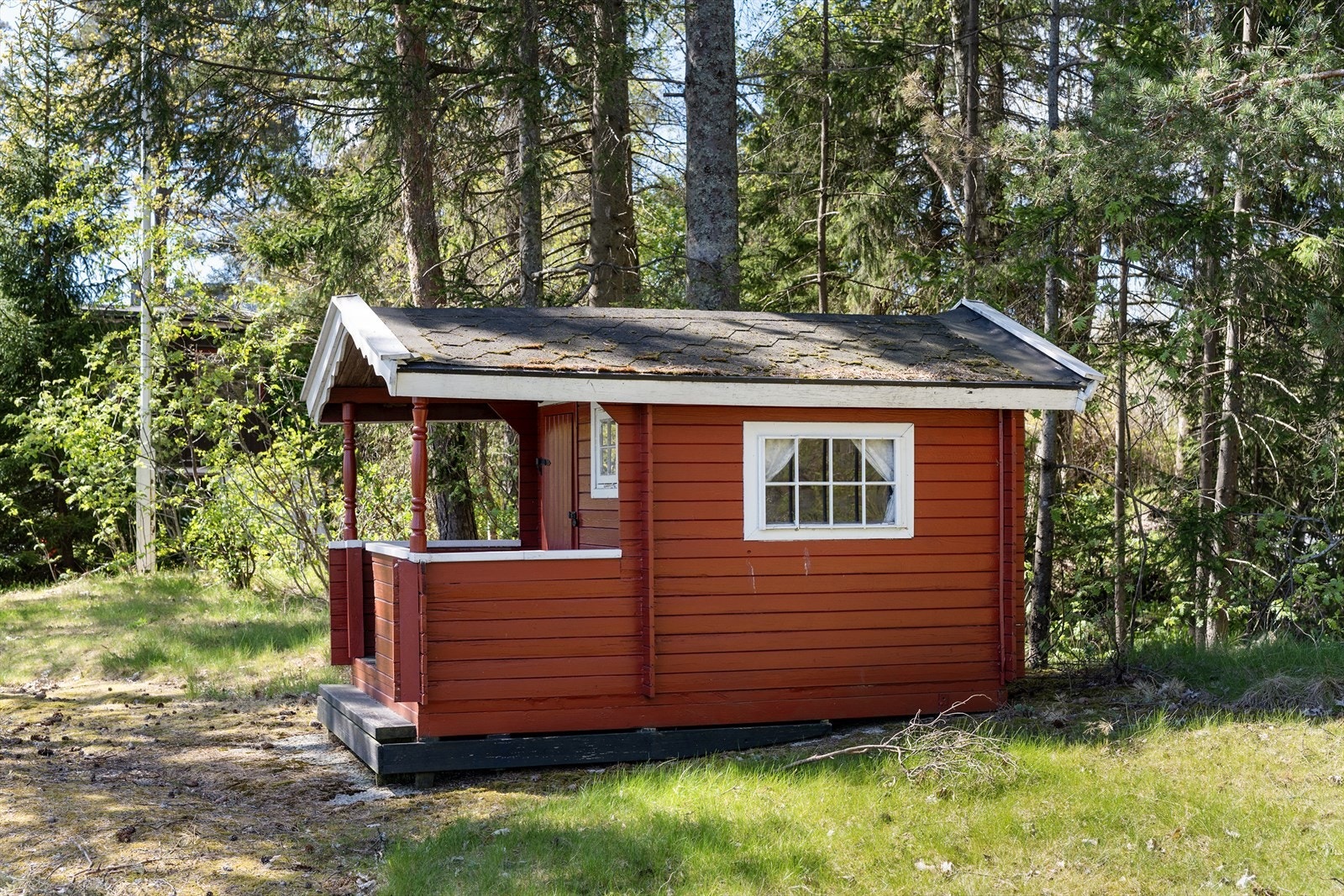 Lekestue på tomten. Galleribilde