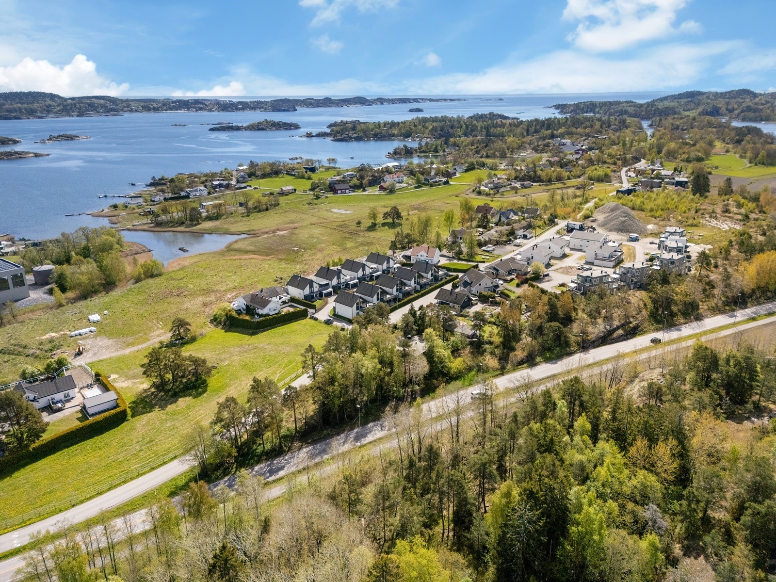 Eiendommen ligger i det populære området Lofterød/Granholmen i Sandefjord. Galleribilde