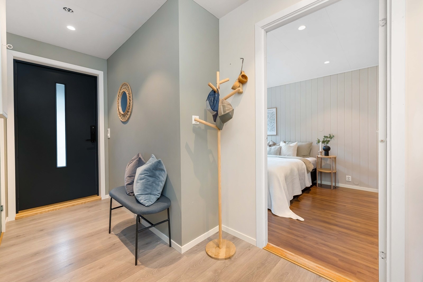 Inngangspartiet har også downlights Galleribilde