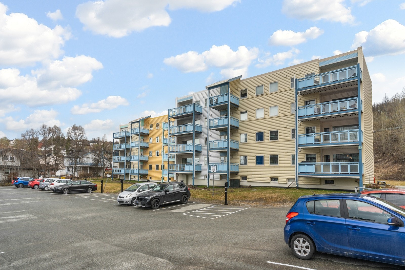 Beliggende i et rolig område med gangavastand til UiT/UNN og kort vei til busstopp.