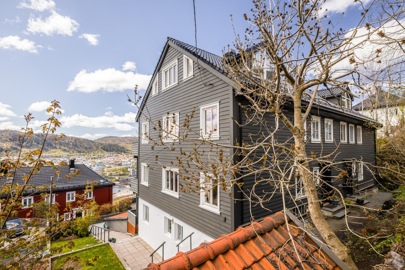 - Gavlveggen ble etterisolert og fikk ny kledning i 2025 - Galleribilde